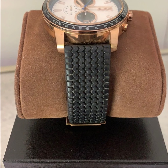 Michael Kors Chronograph w/ Tire Track Rubber-band - Picture 4 of 4